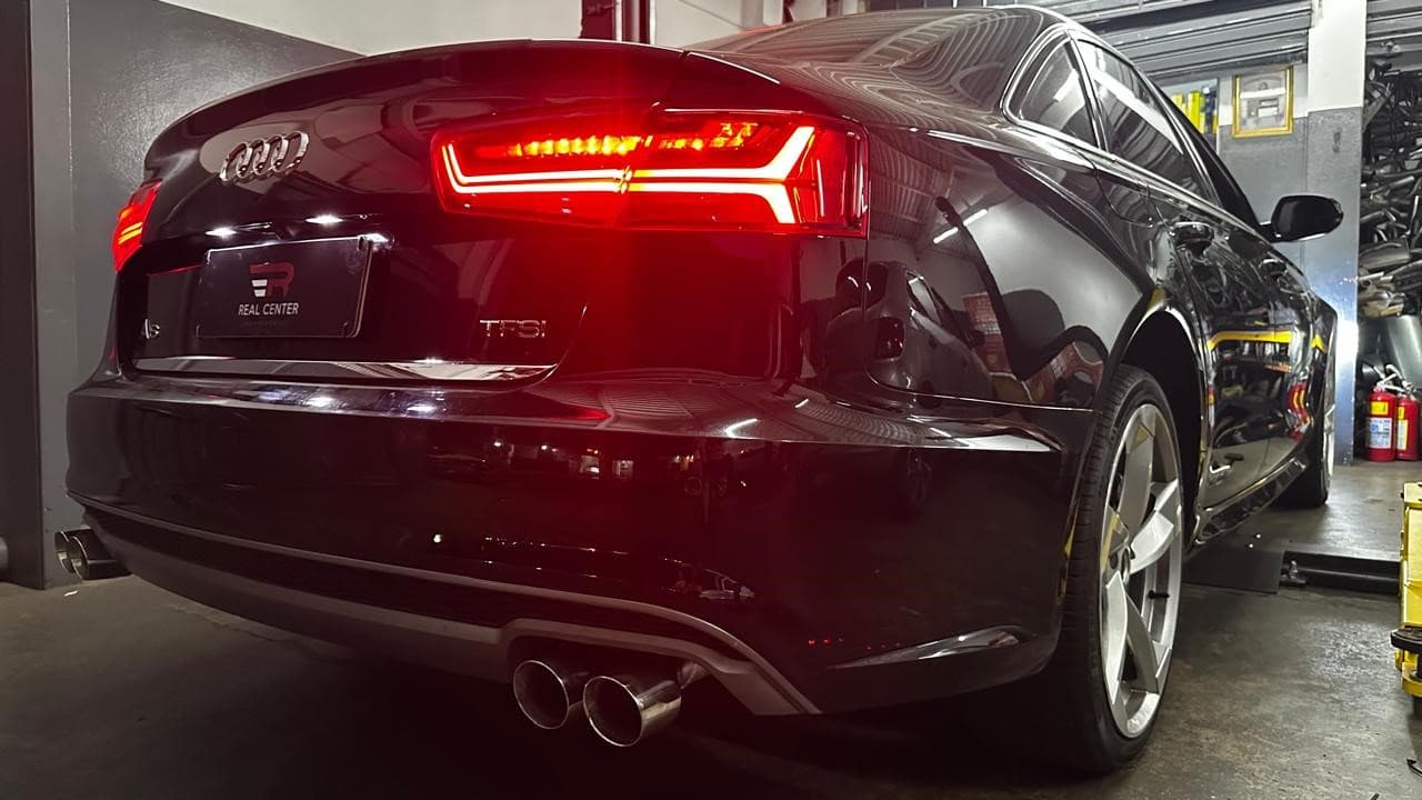 Audi  — Abafador esportivo com controle remoto