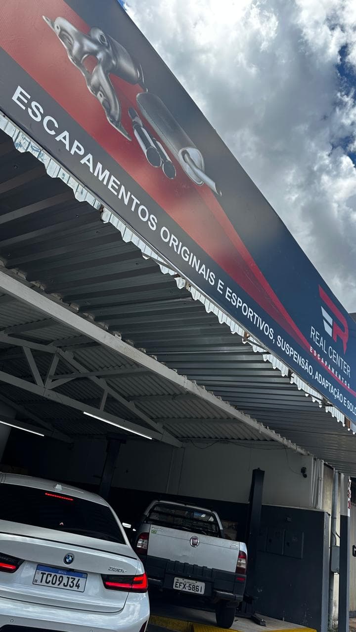 Frente da loja Real Center Escapamentos — Av. Fernando Vilela, 731, Martins, Uberlândia/MG
